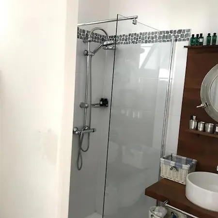 Charme Piscine 300 M Casa de Férias *