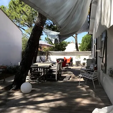 Charme Piscine 300 M Casa de Férias